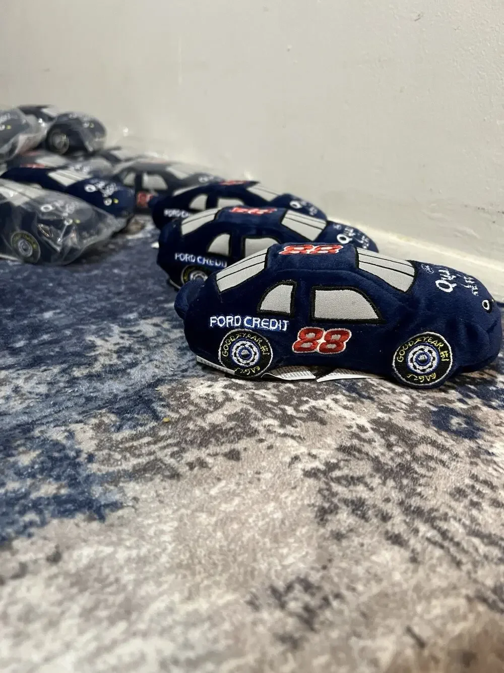 Dale Jarrett 88 SPEEDIE BEANIE CAR NEW WITH TAGS NASCAR PLUSH 1998 MAKES SOUNDS